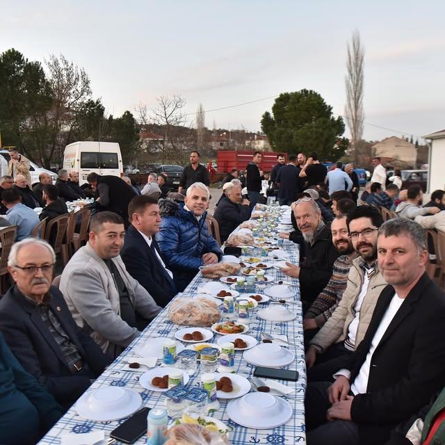 Altıeylül Belediyesi, Taşköy'de İftar Programıyla Vatandaşlarla Buluştu