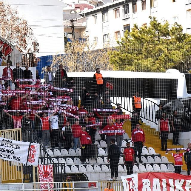 Balıkesirspor Taraftarından Takıma Sınırsız Destek