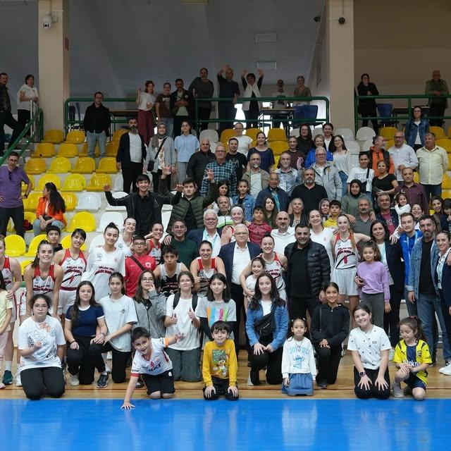 Burhaniye Belediyesi, Çanakkale Belediyespor'u Saçtırmayla Yenerek Tırmanışta