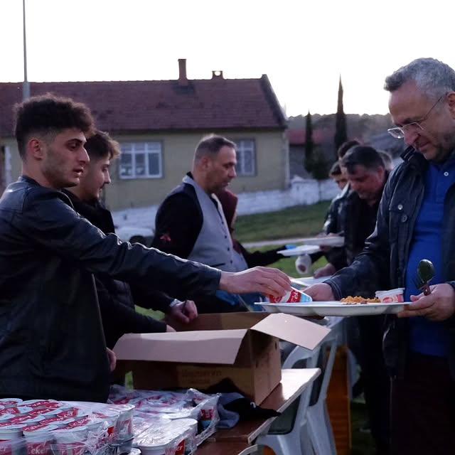 Susurluk Belediye Başkanı, Balıklıdere'de İftar Yemeğiyle Vatandaşlarla Buluştu