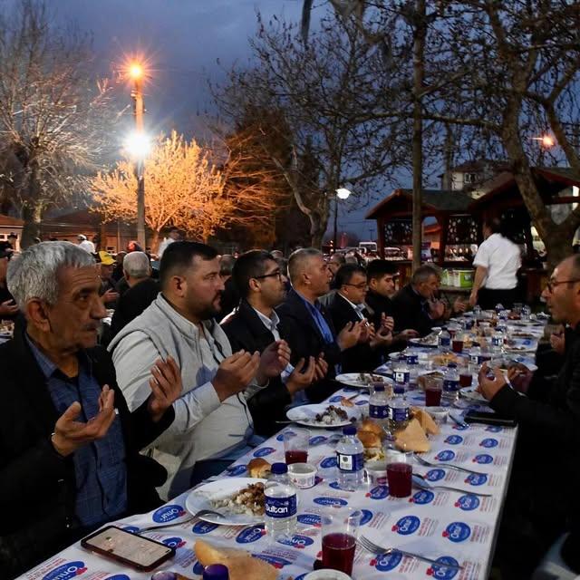 Altıeylül Belediyesi, Ovaköy'de İftar Programı Düzenledi