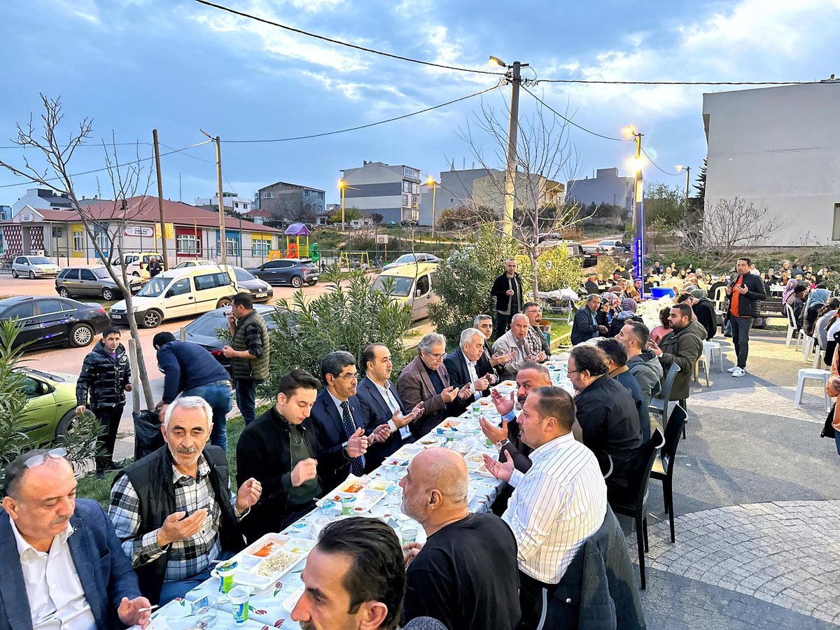 Bandırma Kaymakamı Ayyıldız Mahallesi İftar Programında Vatandaşlarla Buluştu