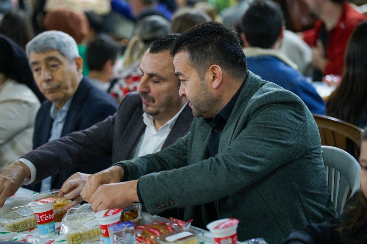 Manisa'da Belediyelerin İşbirliğiyle Düzenlenen İftar Programı, Hemşehrileri Bir Araya Getirdi