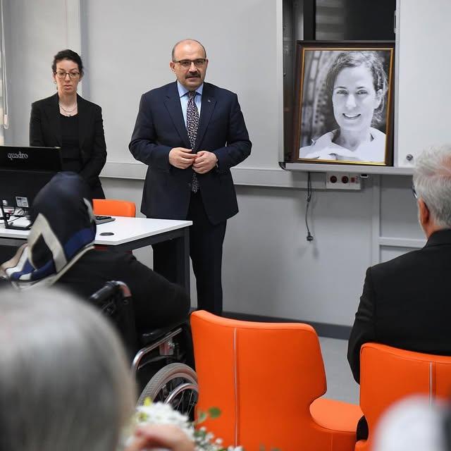 Balıkesir'de Doç. Dr. Selda Çelikoğlu Anısına Açılan Okuma Salonu Vali Ustaoğlu Tarafından Açıldı