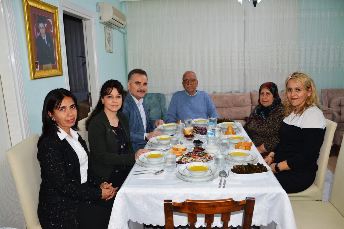 Edremit Kaymakamı, Şehit Polis Memurunun Ailesini Ziyaret Etti