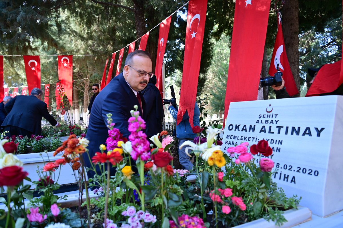 Aydın Valisi, Şehitlikleri Ziyaret Etti