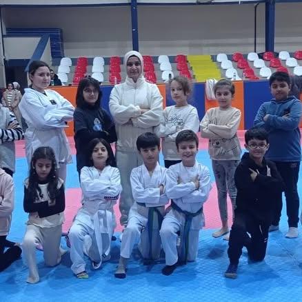 Dursunbey Gençlik Merkezi'nde Taekwondo Eğitimleri Sürüyor