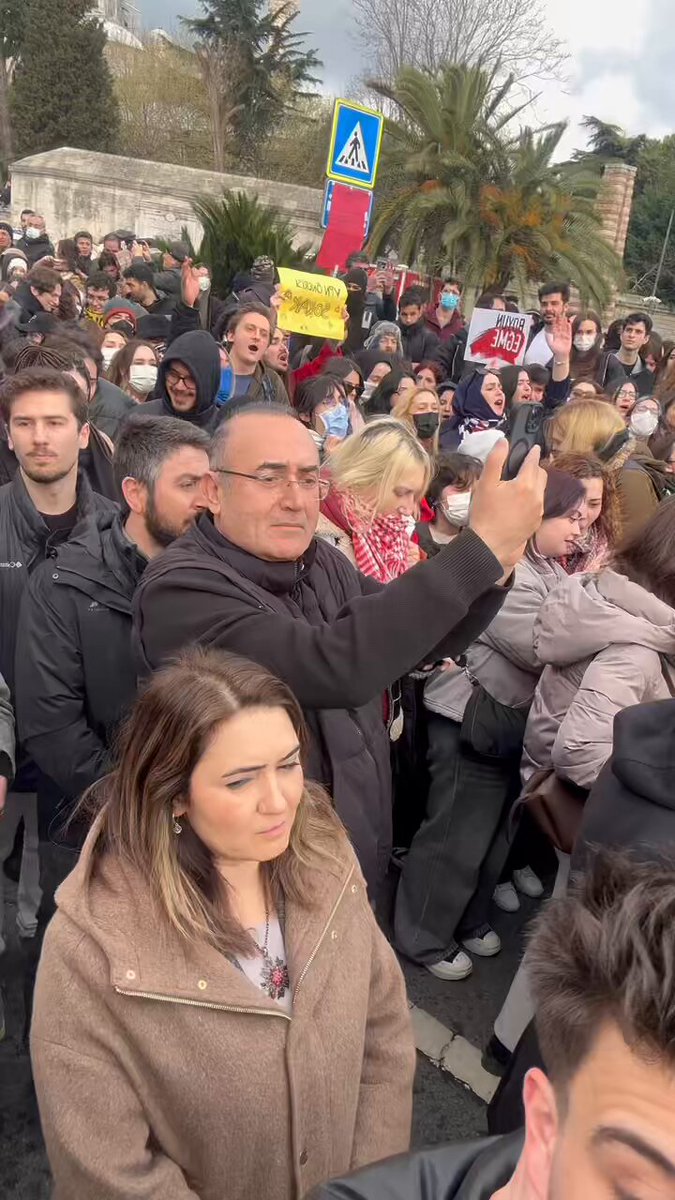 CHP'li Vekil Kılıç, Saraçhane'deki Gençlerle Dayanışma İçinde