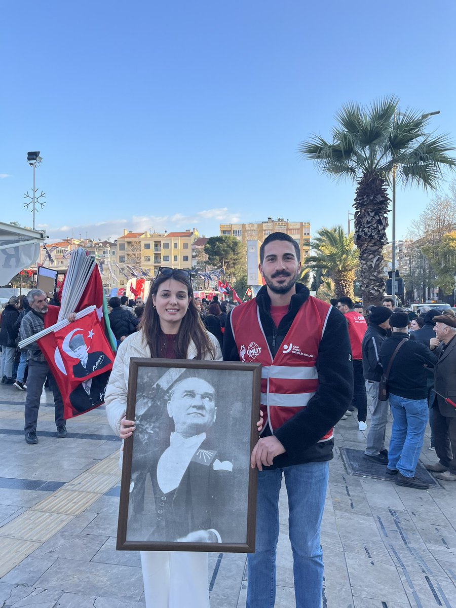 CHP'Lİ Kadın Kolları Başkanı Menderes, Aydın'da Düzenlenen Mitinge Katıldı