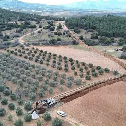 Karacasu'da Sulama Altyapısı Güçlendiriliyor: Belediye Desteğiyle Yeni Boru Hattı Çalışmaları Devam Ediyor