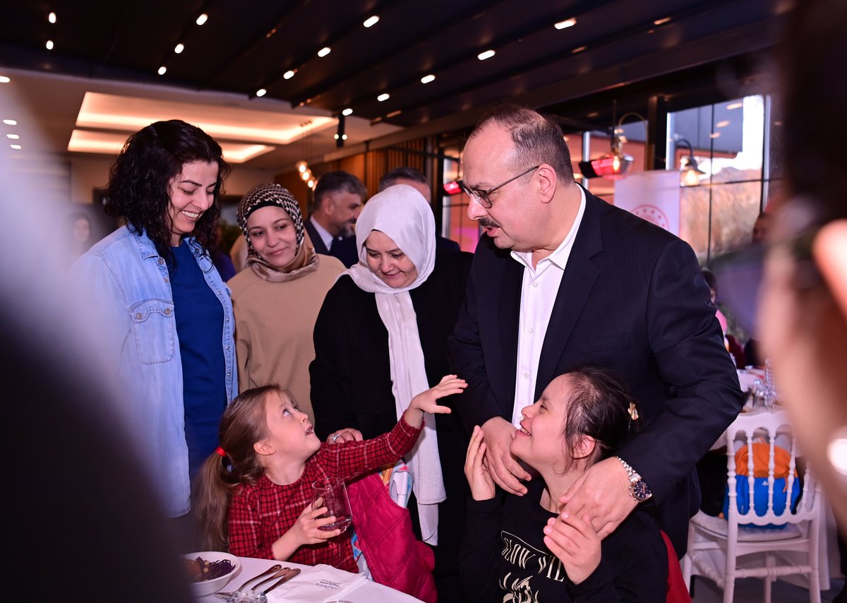 Aydın Valisi Canbolat, Down Sendromu Farkındalık Günü İftar Programına Katıldı