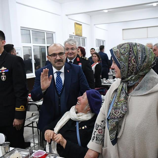 Vali Ustaoğlu, Erdek'te İftar Programına Katıldı