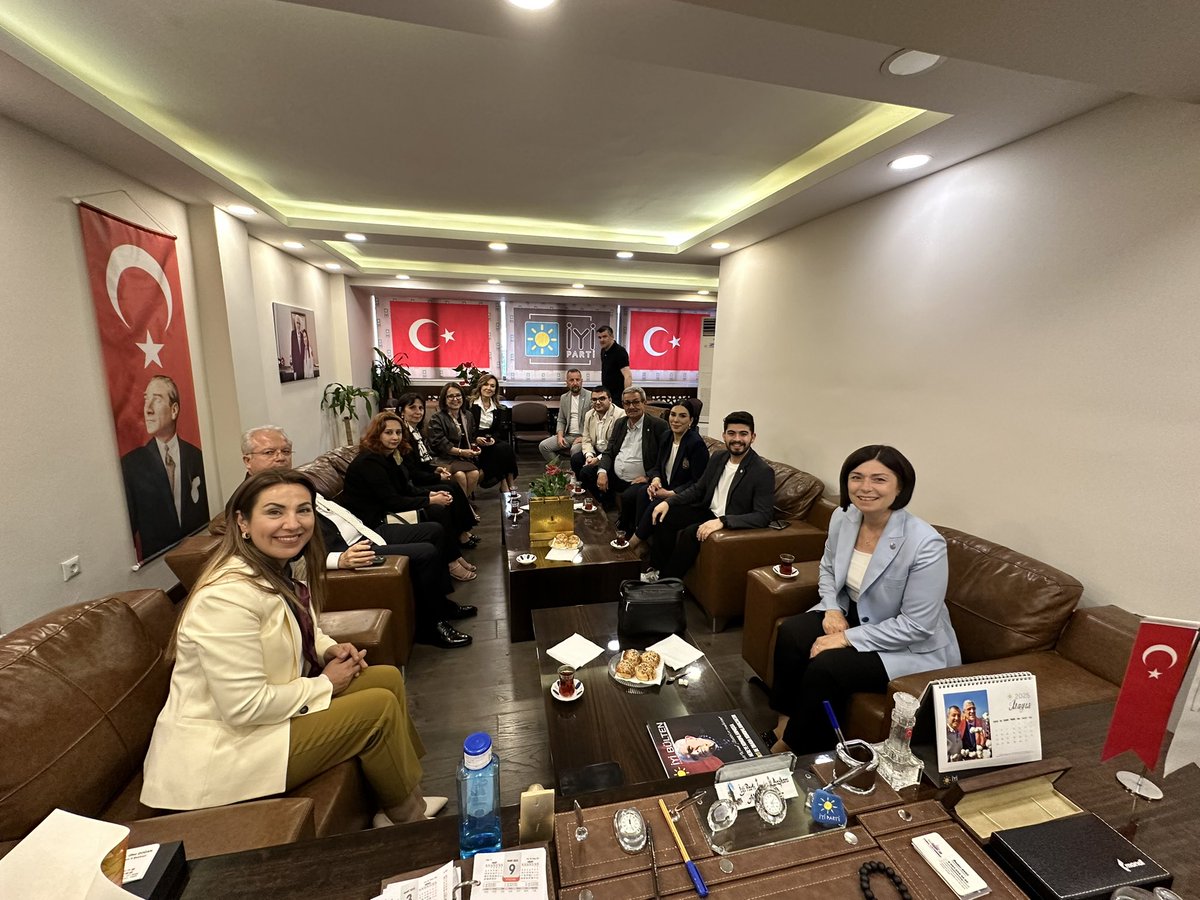Kevser Ofluoğlu, İYİ Parti İzmir İl Başkanlığını Ziyaret Etti