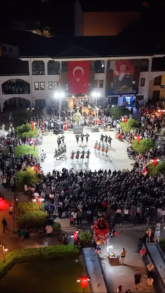Menderes Mandalina Çiçeği Festivali Renkli Anlara Sahne Oldu