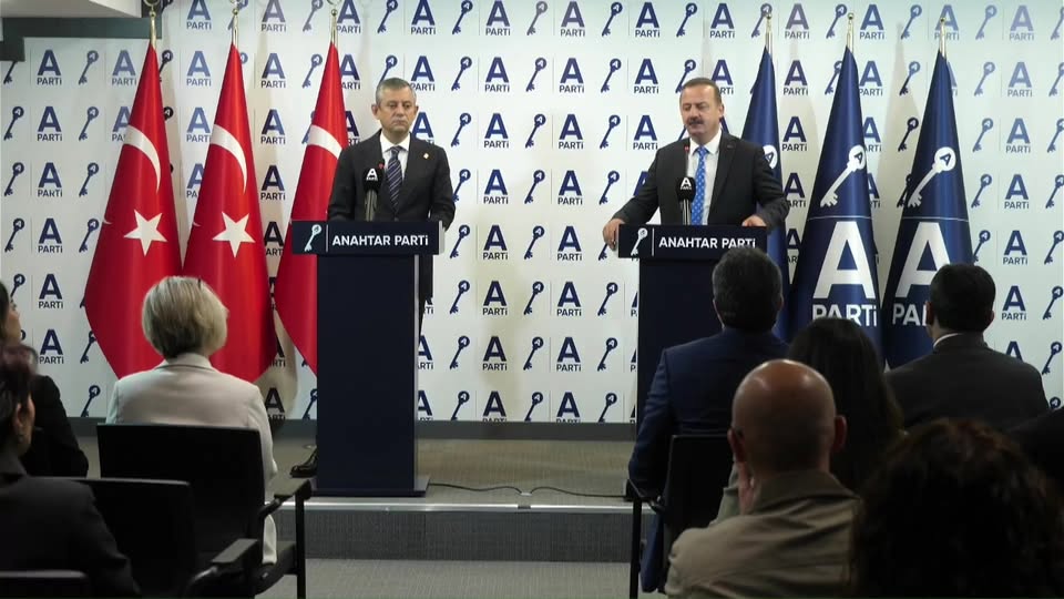 CHP Kadın Kolları Genel Başkanı Nazlıaka ve Anavatan Partisi Genel Başkanı Ağıralioğlu Ortak Açıklama Yaptı