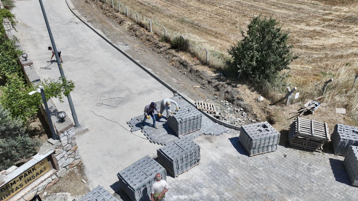Didim Belediyesi Efeler Mahallesi'nde Kilit Parke Çalışmalarına Devam Ediyor