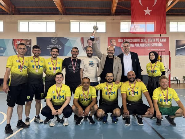 İvrindi Belediyesi, Kurumlar Arası Voleybol Turnuvasında Şampiyon Oldu