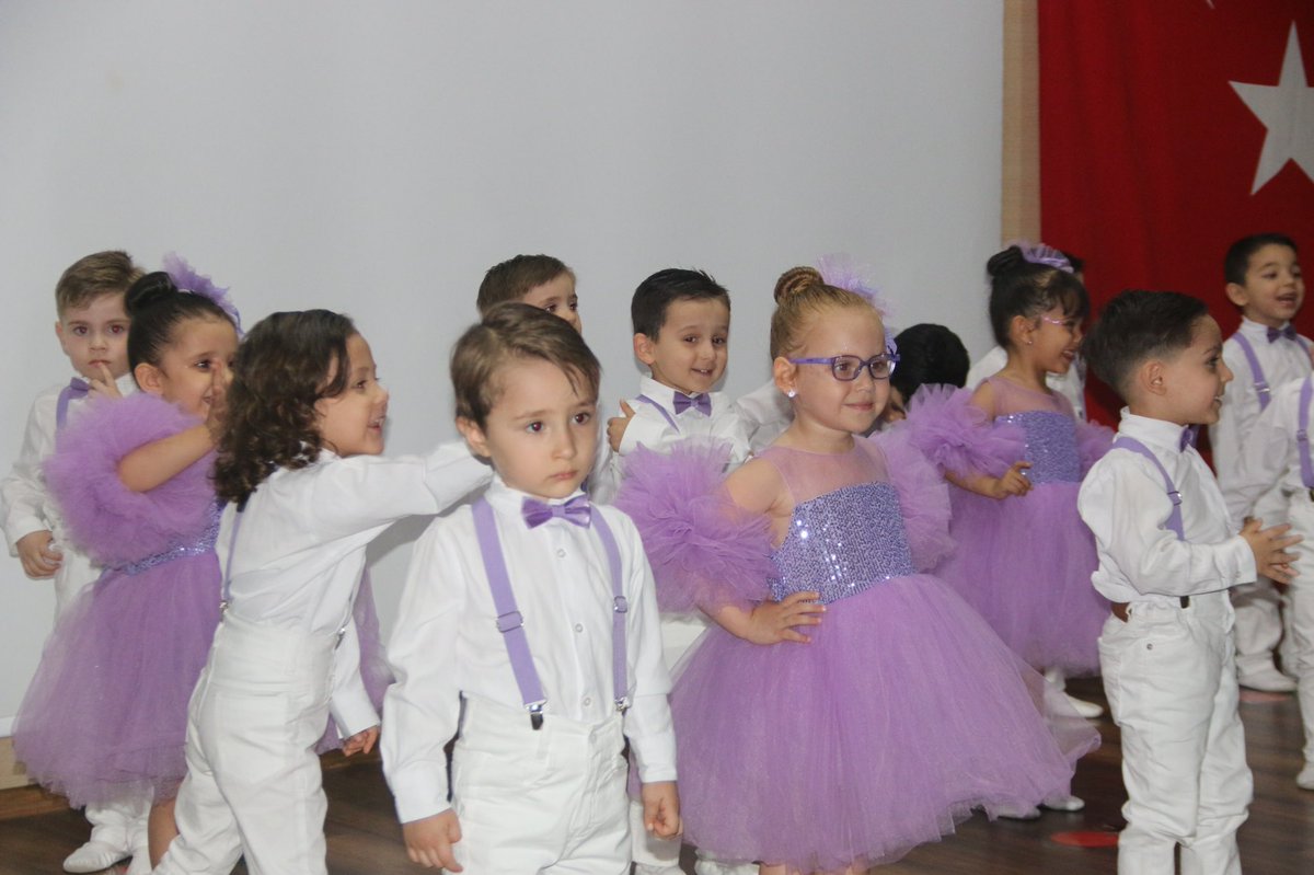 İzmir Atatürk Eğitim ve Araştırma Hastanesi Minikçe Kreş ve Gündüz Bakımevi Yıl Sonu Gösterisi ve Mezuniyet Töreni Gerçekleştirildi