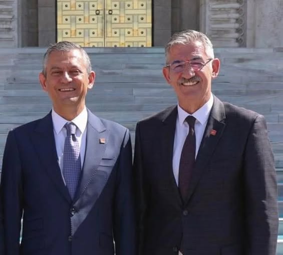 CHP Balıkesir İl Başkanlığı, Özgür Özel'e Destek Açıklaması Yaptı