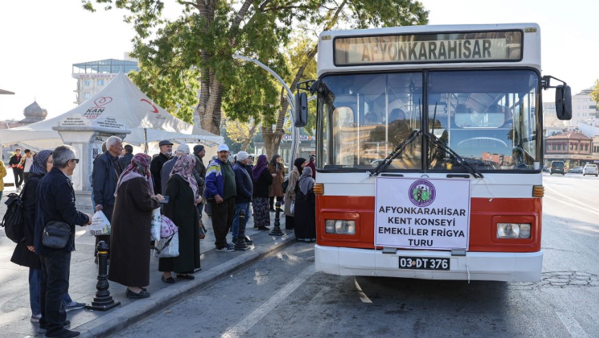 EMEKLİLERİMİZ TARİHİ GÜZELLİKLERİMİZİ KEŞFEDİYOR