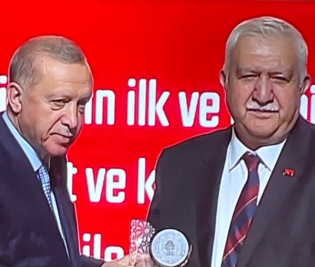 Cumhurbaşkanı Erdoğan'dan İş insanı Alioğlu'na Büyük ödül.