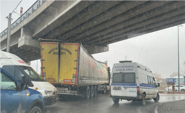 Afyon-Konya Yolu'nda İki Tır Çarpıştı: 1 Yaralı