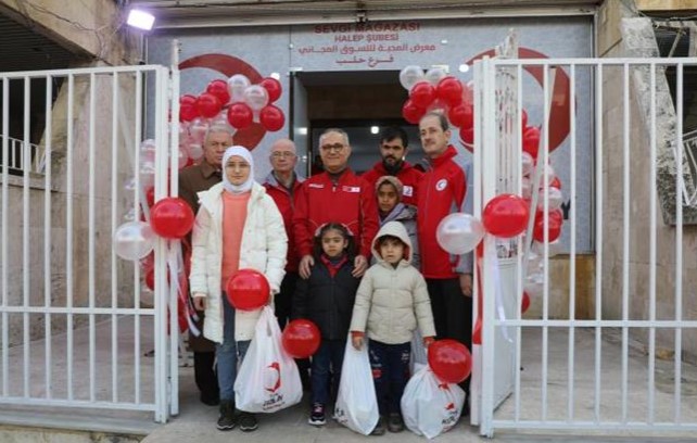 TÜRK KIZILAY, HALEP’TE SEVGİ MAĞAZASI AÇTI