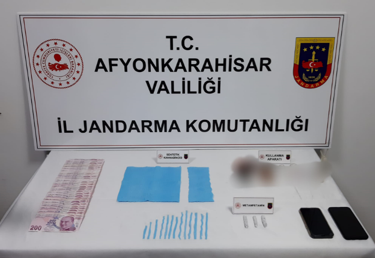 UYUŞTURUCU TACİRLERİNE JANDARMA DARBE VURDU