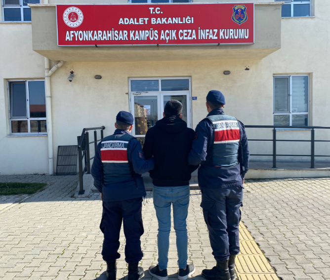 JANDARMADAN KAÇIŞ YOK: 6 YIL KESİNLEŞMİŞ CEZASI BULUNAN ŞAHIS YAKALANDI