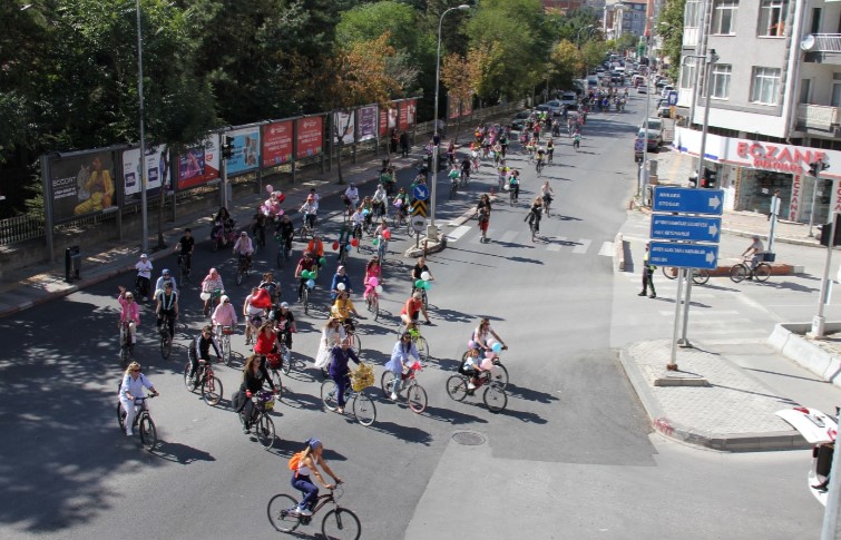 Afyonkarahisar’da Kadınlar 8. Kez Pedal Çeviriyor: Herkes Bu Tura Davetli!