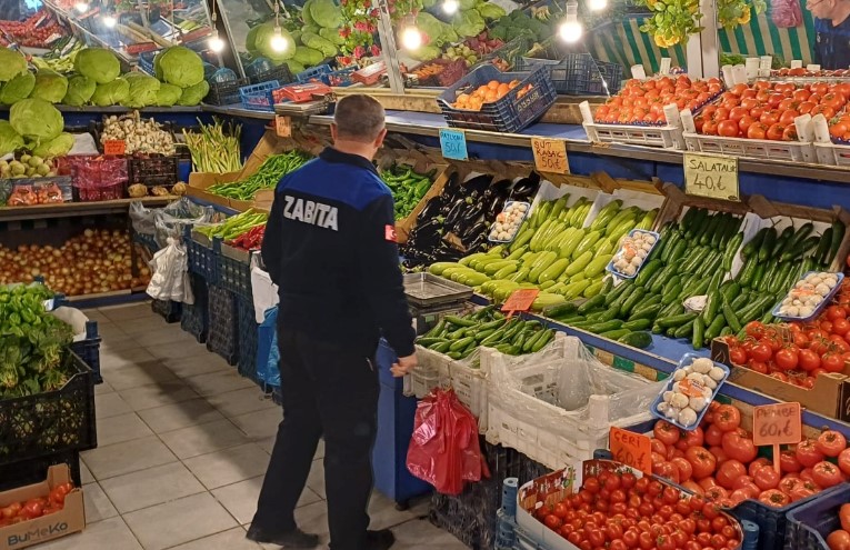 ŞUHUT’TA MANAVLARA ETİKET UYARISI YAPILDI