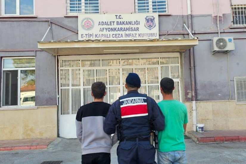 Afyonkarahisar’da Jandarmadan Uyuşturucu Operasyonu: 2 Kişi Tutuklandı
