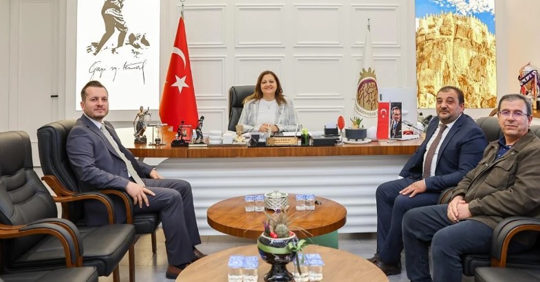 İl Başkanı Beytullah Karataş, Afyonkarahisar Belediye Başkanı Burcu Köksal’ı makamında ziyaret etti