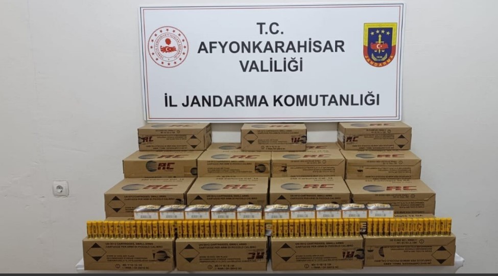 Dinar’da Otobüste 10 Bin Kaçak Av Tüfeği Fişeği Ele Geçirildi