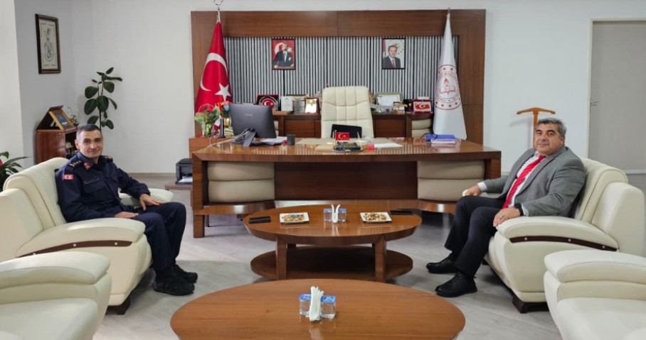 Afyonkarahisar İl Jandarma Komutanı Jandarma Albay Murat Kaya, İl Milli Eğitim Müdürü Miraç Sünnetci’yi makamında ziyaret etti.