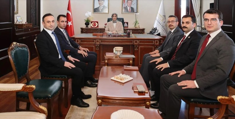 Afyonkarahisar'ın Devlet Anası Vali Yiğitbaşı, Yeni Görevlerine Başlayan Kaymakamlarla Bir Araya Geldi