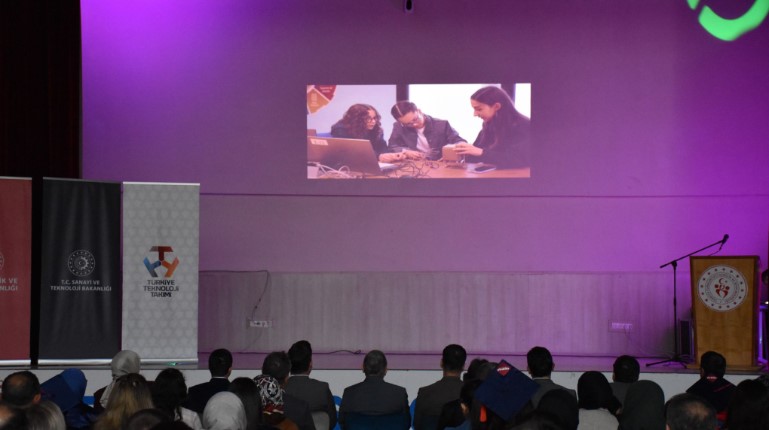 Afyonkarahisar Deneyap Teknoloji Atölyesi’nde Mezuniyet Coşkusu!