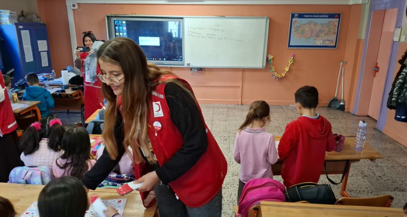 FATİH İLKOKULU ÖĞRENCİLERİ’NE  KIZILAY SEMİNERİ VERİLDİ.