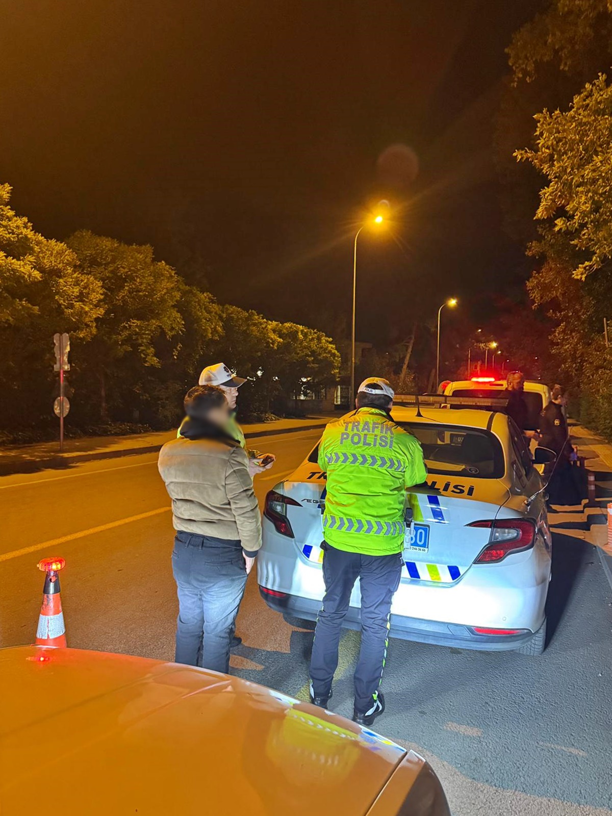 Sandıklı’da Huzur Uygulaması: 171 Şahıs ve 106 Araç Sorgulandı