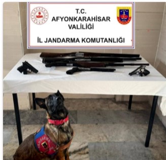 Afyonkarahisar’da Jandarma Definecileri Paketledi  Çok Sayıda Malzeme Ele Geçirildi