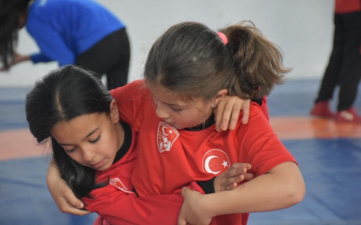 Afyonkarahisar, uluslararası düzeyde önemli bir güreş kampına ev sahipliği yapıyor.