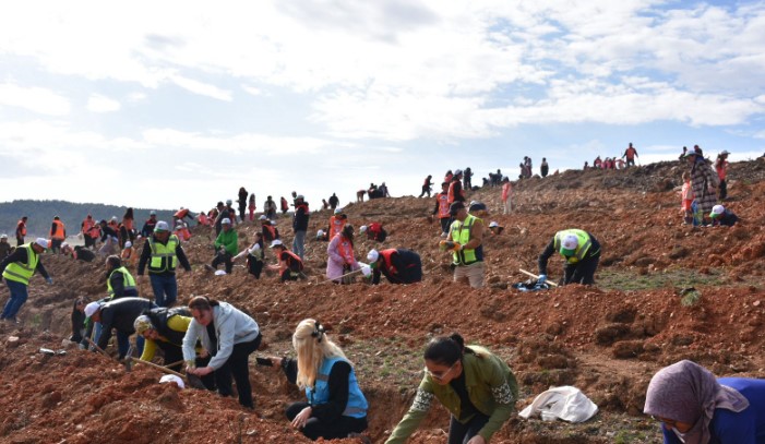11 Kasım Milli Ağaçlandırma Günü’nde GSB Afyonkarahisar Ailesinden Anlamlı Fidan Dikimi