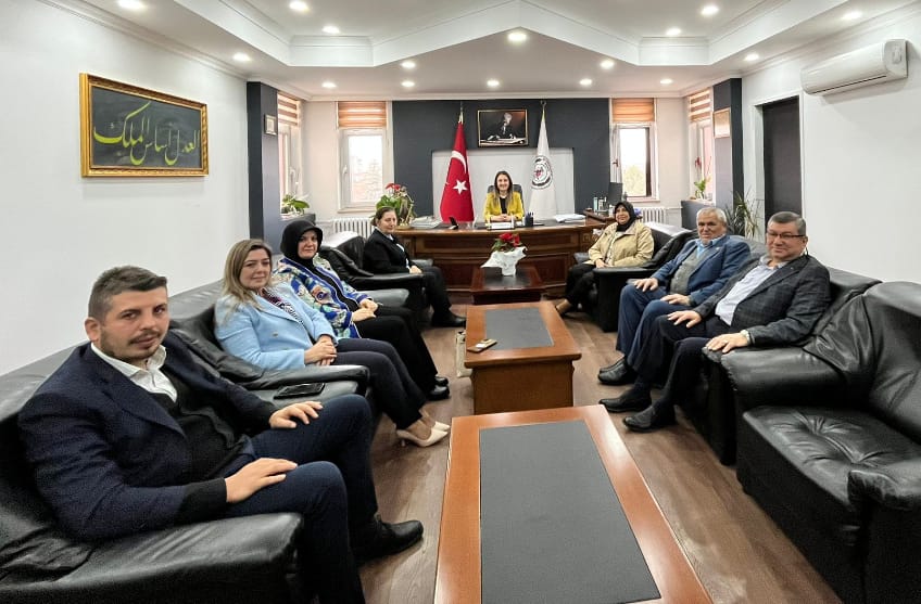 Afyon Muhtarları Dayanışma Derneği’nden Baro Başkanı Av. İpek Yılmaz Göktürk’e Ziyaret