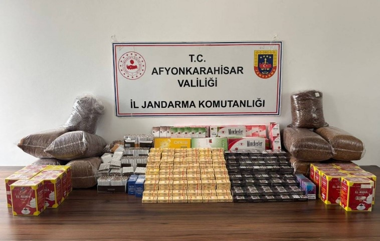 Bolvadin’de Kaçak Sigara ve Tütün Operasyonu: Jandarma Çok Sayıda Ürüne El Koydu