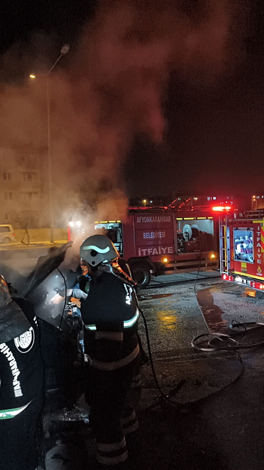 Afyonkarahisar Tarım İl Müdürlüğü Yakınlarında Araç Yangını Paniğe Neden Oldu