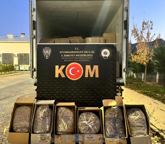 Afyonkarahisar’da Şüpheli Araçtan 2.900 Kg Kaçak Kıyılmış Tütün Ele Geçirildi