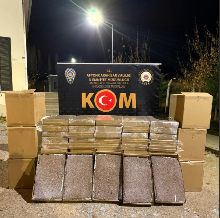 Afyon’da Kaçak Makaron Operasyonu: 292 Bin 500 Adet Makaron Ele Geçirildi