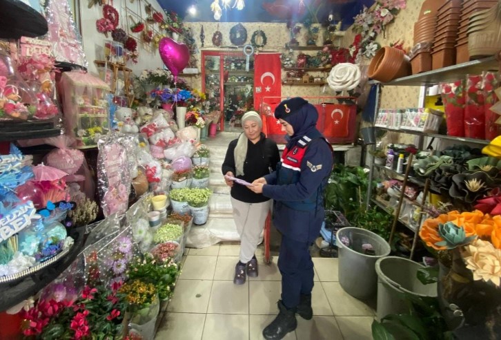 Afyonkarahisar Jandarma’dan “Kadına Şiddet ve Erken Yaşta Evlilik” Bilgilendirmesi