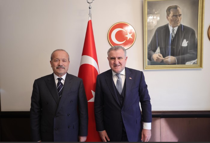 Milliyetçi Hareket Partisi Afyonkarahisar Milletvekili Mehmet Taytak, Gençlik ve Spor Bakanı Dr. Osman Aşkın Bak’ı makamında ziyaret etti.