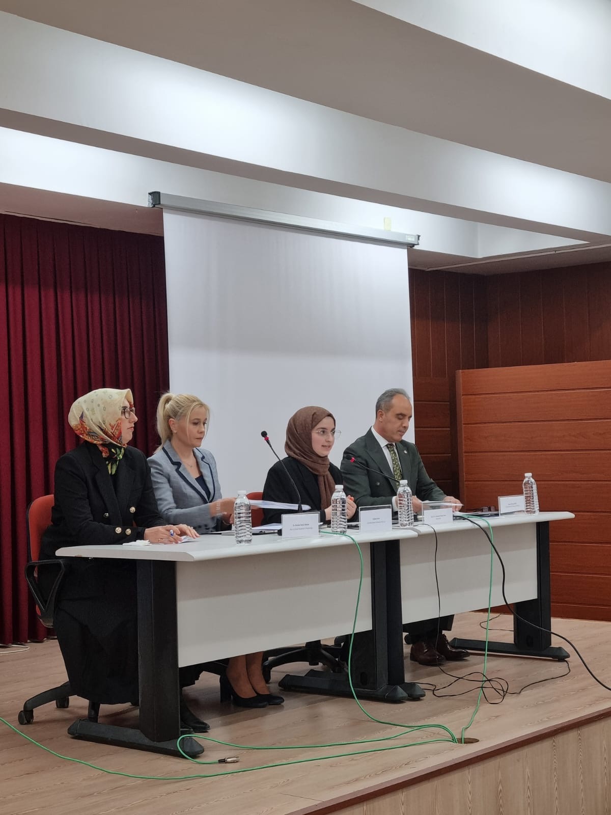 KADEM İl temsilci Akaçay’dan turuncu rozet 25 Kasım’da Kadına Yönelik Şiddetle Mücadelede Güçlü Mesaj “Yarım Kalan Hayatlar” Paneli Yoğun İlgi Gördü